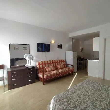 Apartment Studio With Ocean View. 100 M Beach